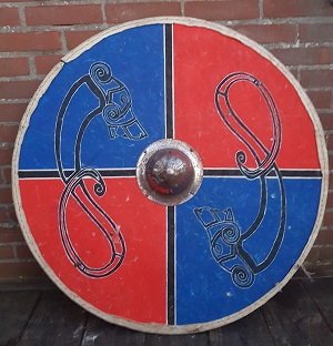 Battle ready Vikingschild met dragon-patroon in rood en blauw