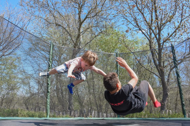 Spelen op de trampoline